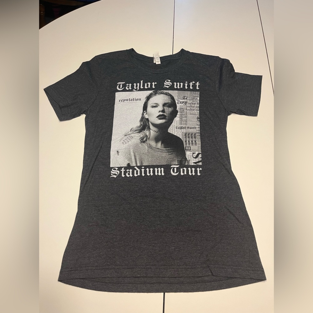 Taylor Swift Reputation tour tee shirt Canvas brand women’s small
